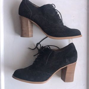 Steve Madden lace up Oxford booties size 9.5